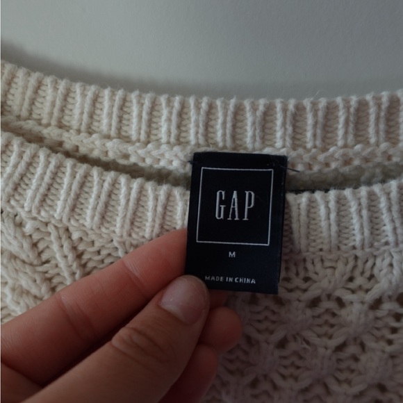 GAP Cream Cable Knit Sweater - Picture 2 of 4